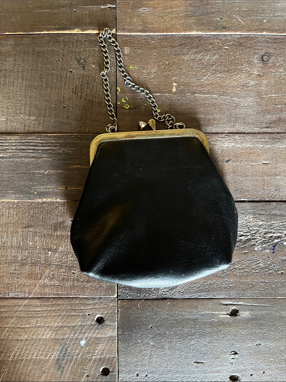 Vintage-Inspired Black Leather Kiss-Lock Chain Shoulder Bag
